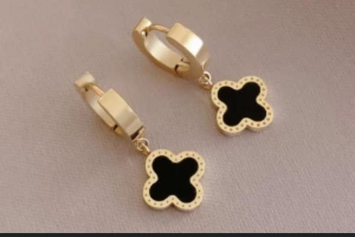 1 Carat Gold Clover Earrings Black Stone Pakistani Women
